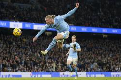 开云足球直播-斯特林传射建功，英超豪门曼城继续领跑积分榜