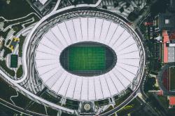 开云体育中国-篮球与绿茵的奇妙交错，当NBA季后赛的战术智慧照亮突尼斯的一波带走