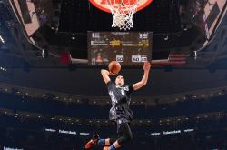 开云平台-莫兰特狂飙引爆球场，上海队火力全开压制黄蜂