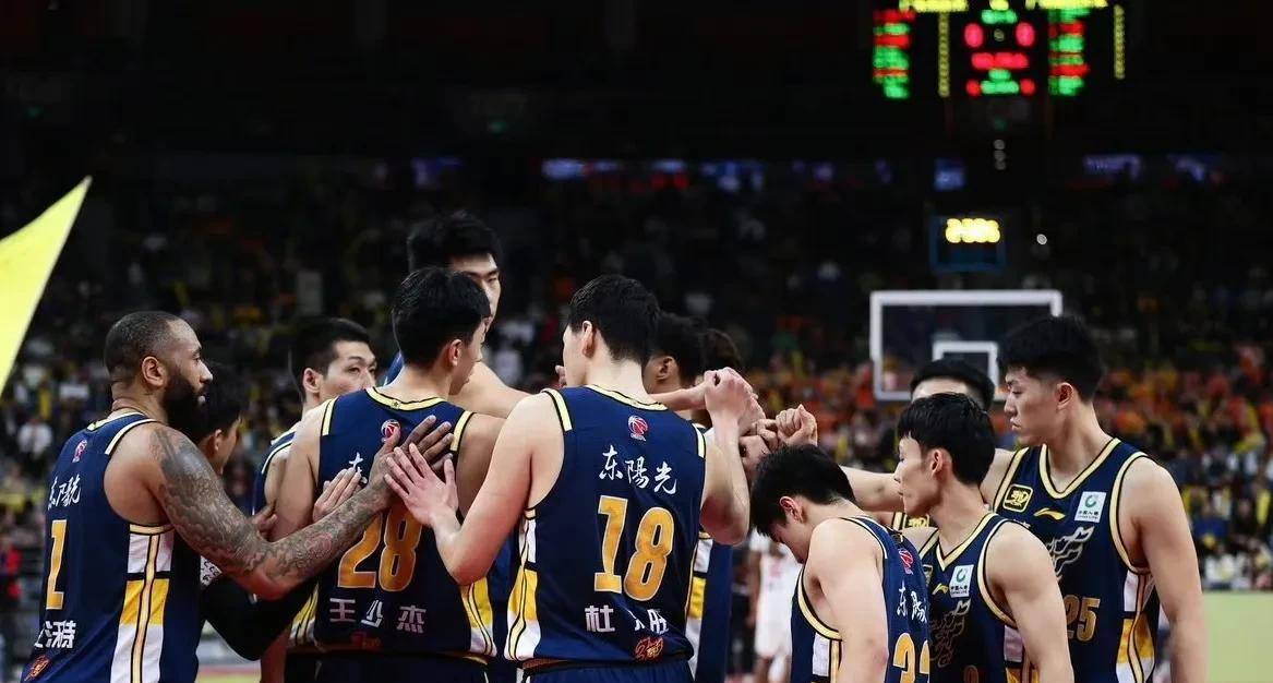 广东男篮将在主场对阵山西队展开较量 广东男篮将在主场对阵山西队展开较量