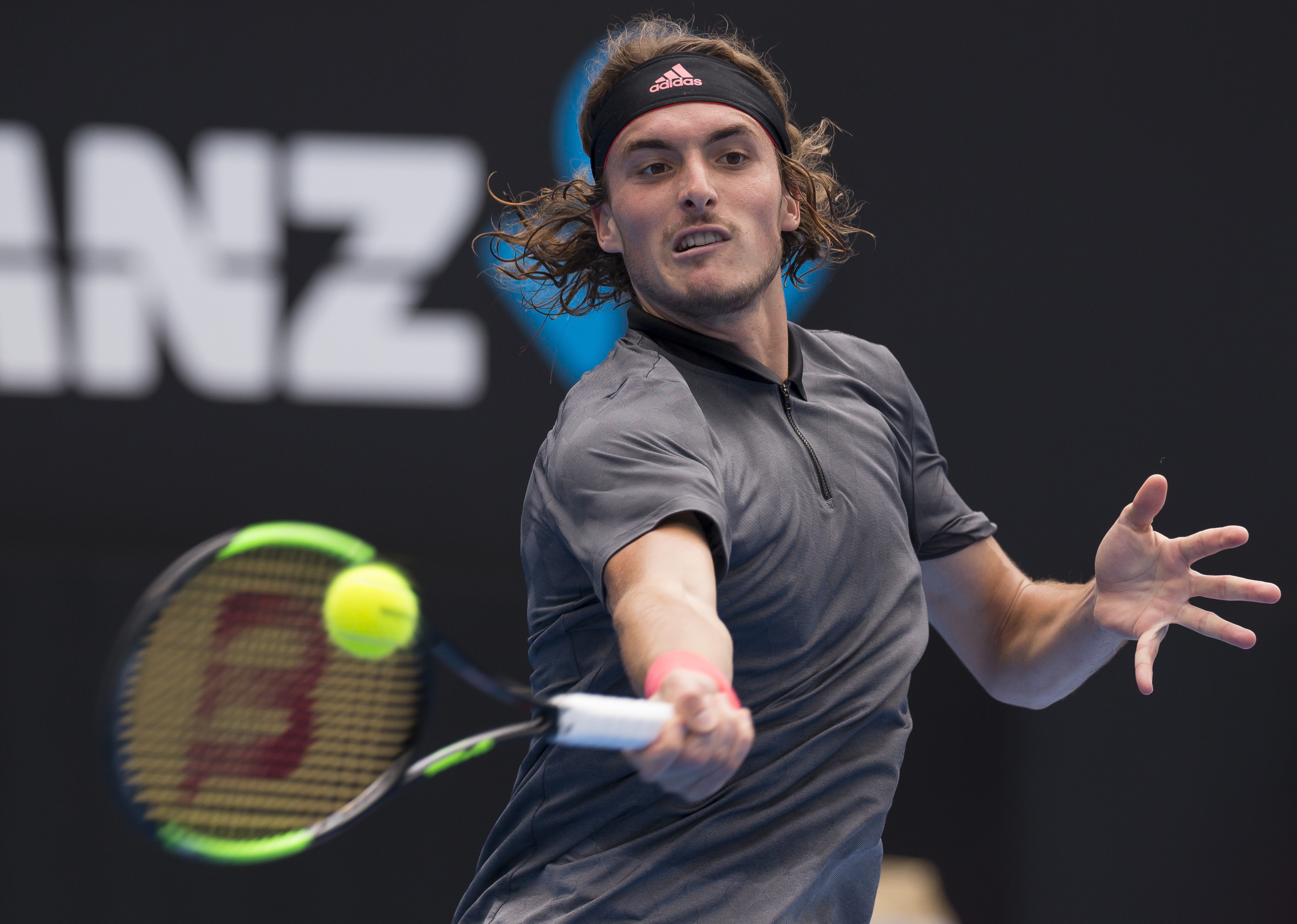 日本网球队绝地反击世界网球队，西西帕斯高光表现的简单介绍