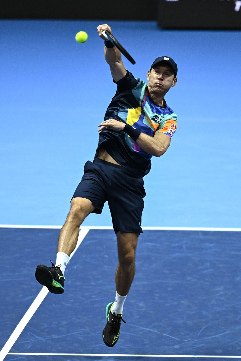 包含德国网球队逆转美国网球队，克耶高斯关键制胜的词条