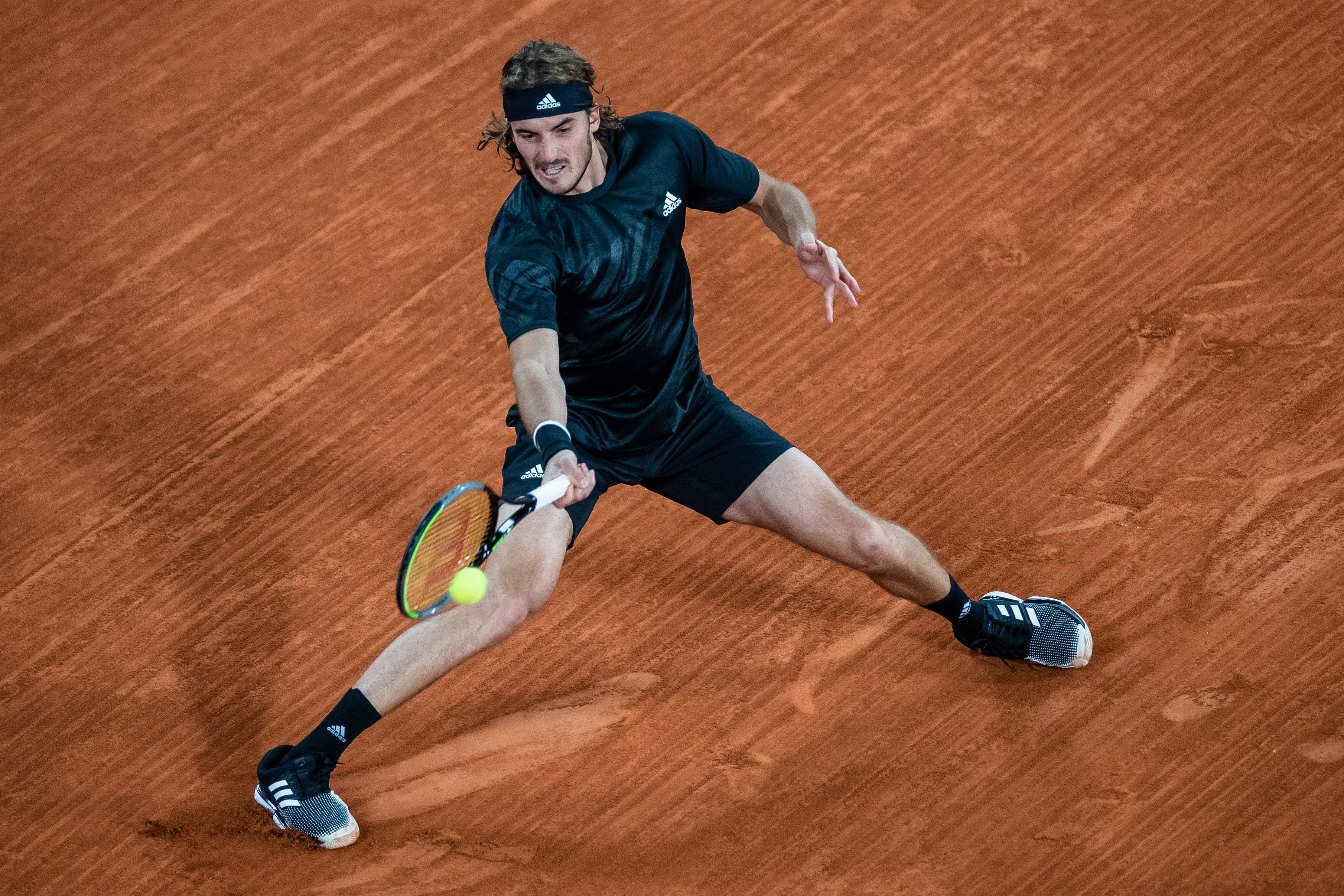 日本网球队绝地反击美国网球队，西西帕斯完成帽子戏法的简单介绍