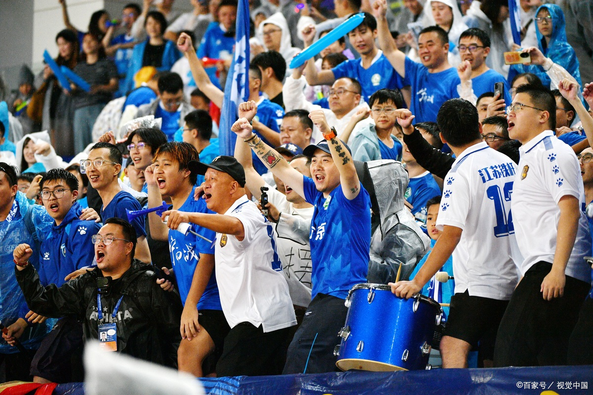 联赛主场备受关注，球队备战全力冲刺的简单介绍