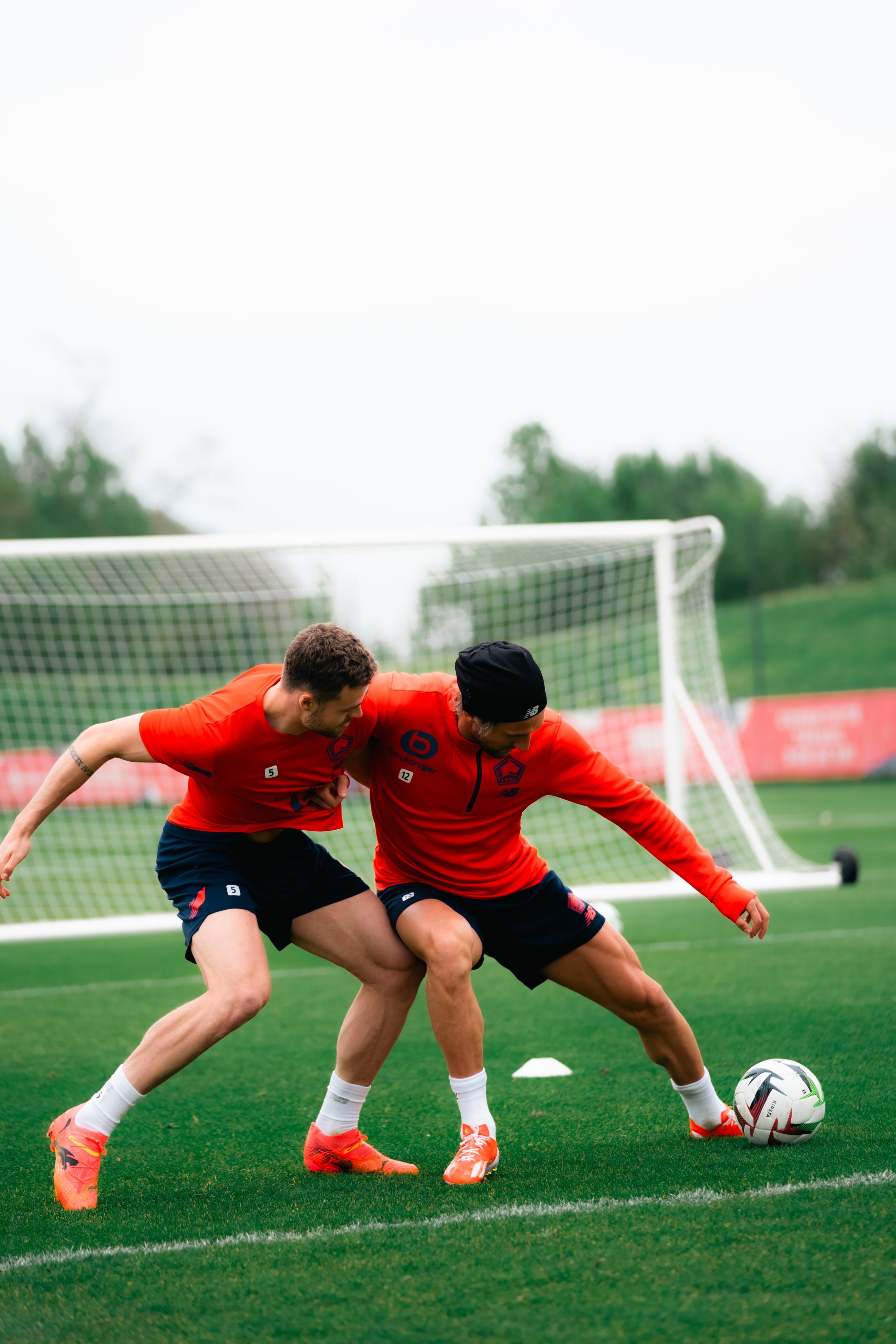 联赛主场备受关注，球队备战全力冲刺的简单介绍