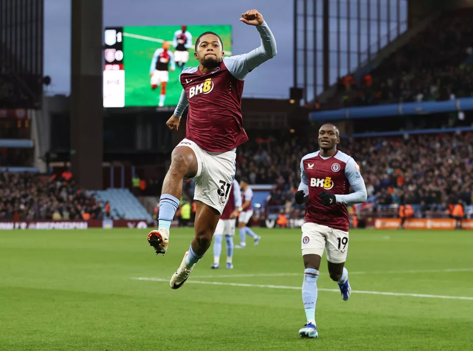 包含里昂客场不敌对手，保级形势岌岌可危的词条