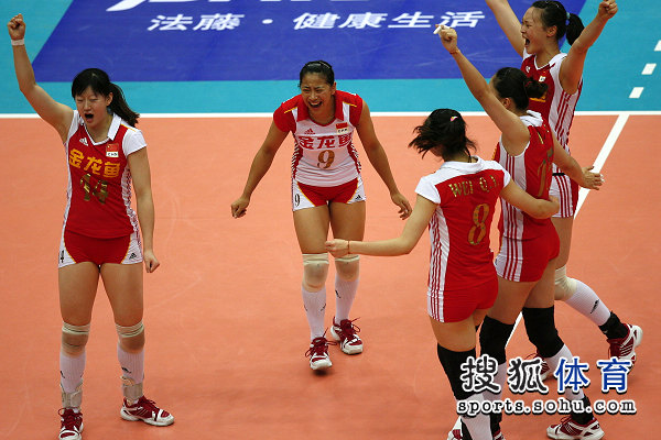 古巴队员夺冠成功，荣耀归来