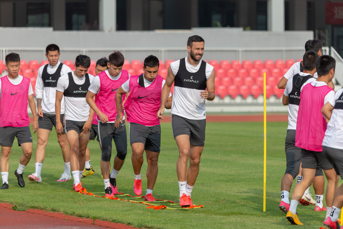 包含青岛黄海备战比赛训练投入度高的词条