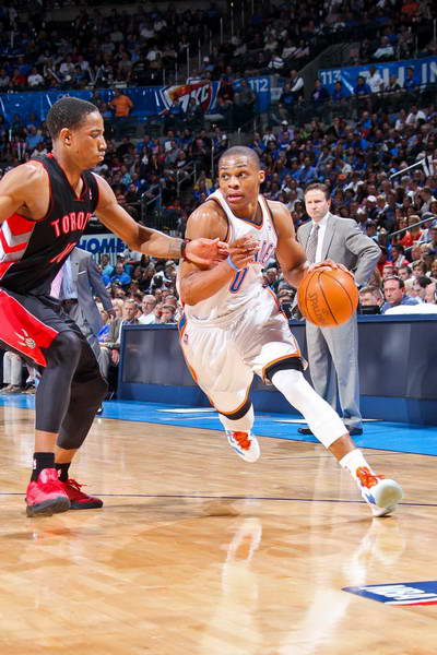 雷霆完胜山东队，德罗赞统治全场的简单介绍