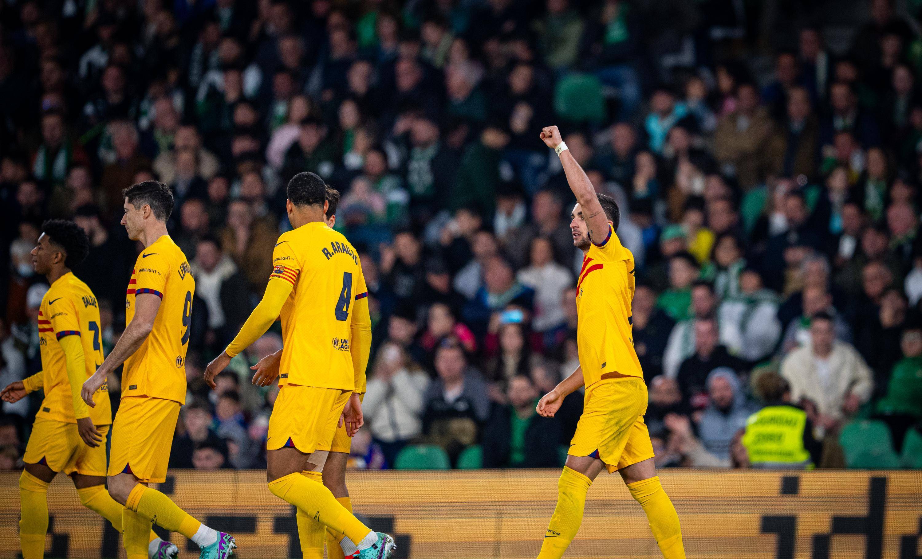 包含拜仁强势瑞士，托雷斯统治全场的词条