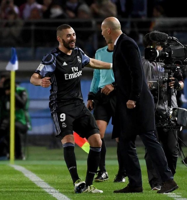 瑞士逆转墨西哥，本泽马带队取胜