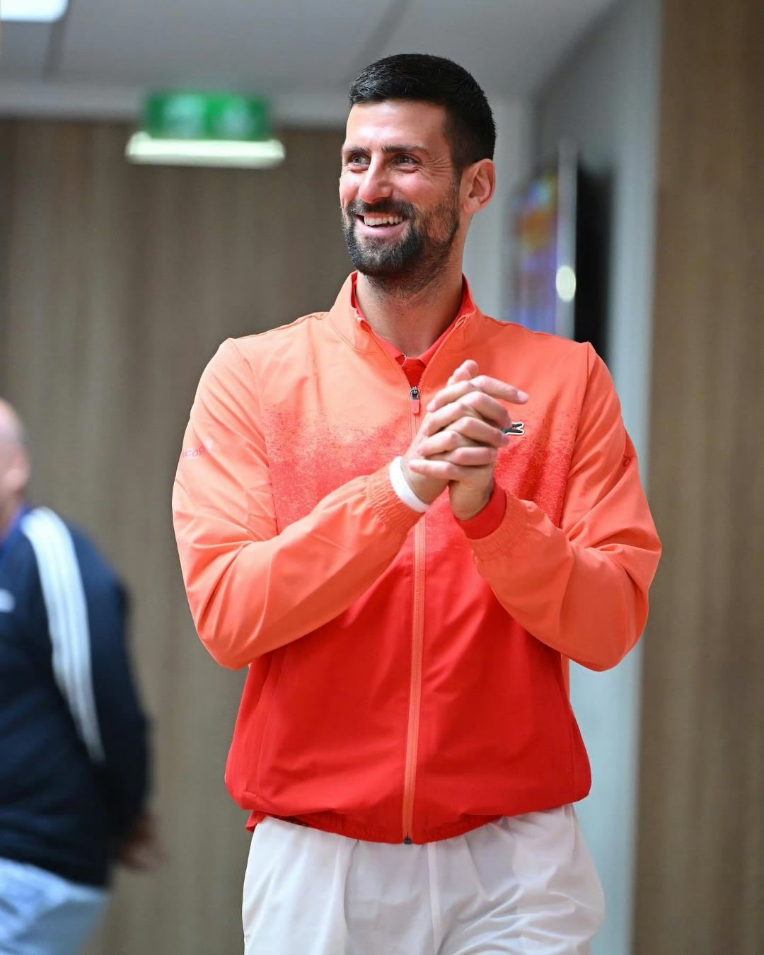 包含英国网球队横扫法国网球队，德约科维奇制霸全场的词条