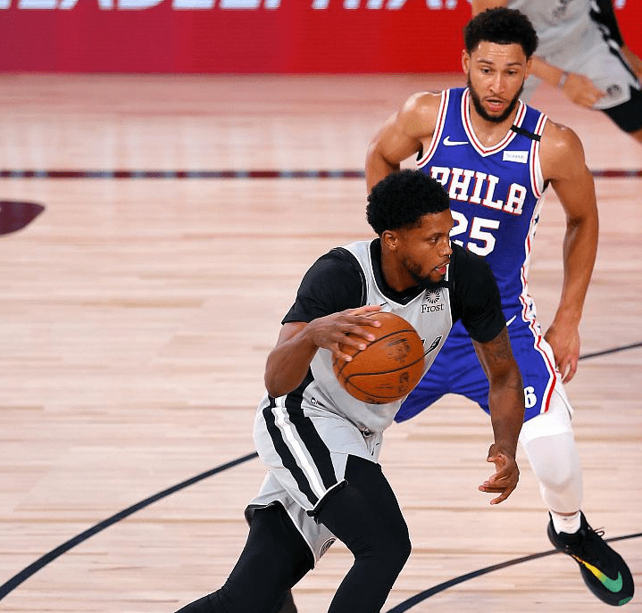 关于巴西男篮血洗鹈鹕，恩比德送出助攻的信息