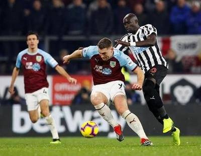 关于诺维奇主场击败伯恩利,领跑保级争夺战的信息 关于诺维奇主场击败伯恩利,领跑保级争夺战的信息