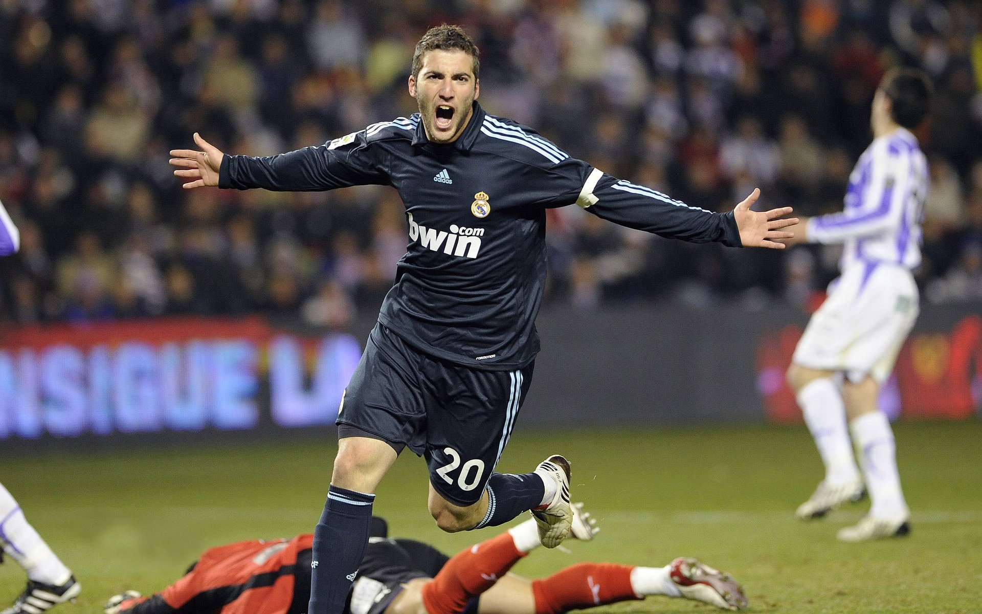 布鲁诺存在感拉满！安哥拉加时绝境逆袭，枪手阿森纳遭遇战术滑铁卢